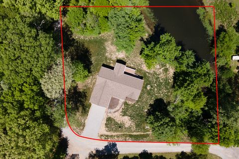 Tiny photo for 18562 E Hill Street, Mt Vernon, IL 62864 (MLS # 12633831)