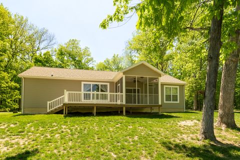 Tiny photo for 18562 E Hill Street, Mt Vernon, IL 62864 (MLS # 12633831)