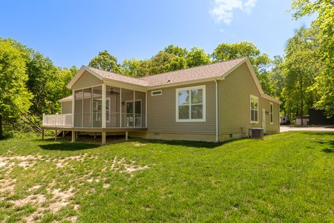 Tiny photo for 18562 E Hill Street, Mt Vernon, IL 62864 (MLS # 12633831)