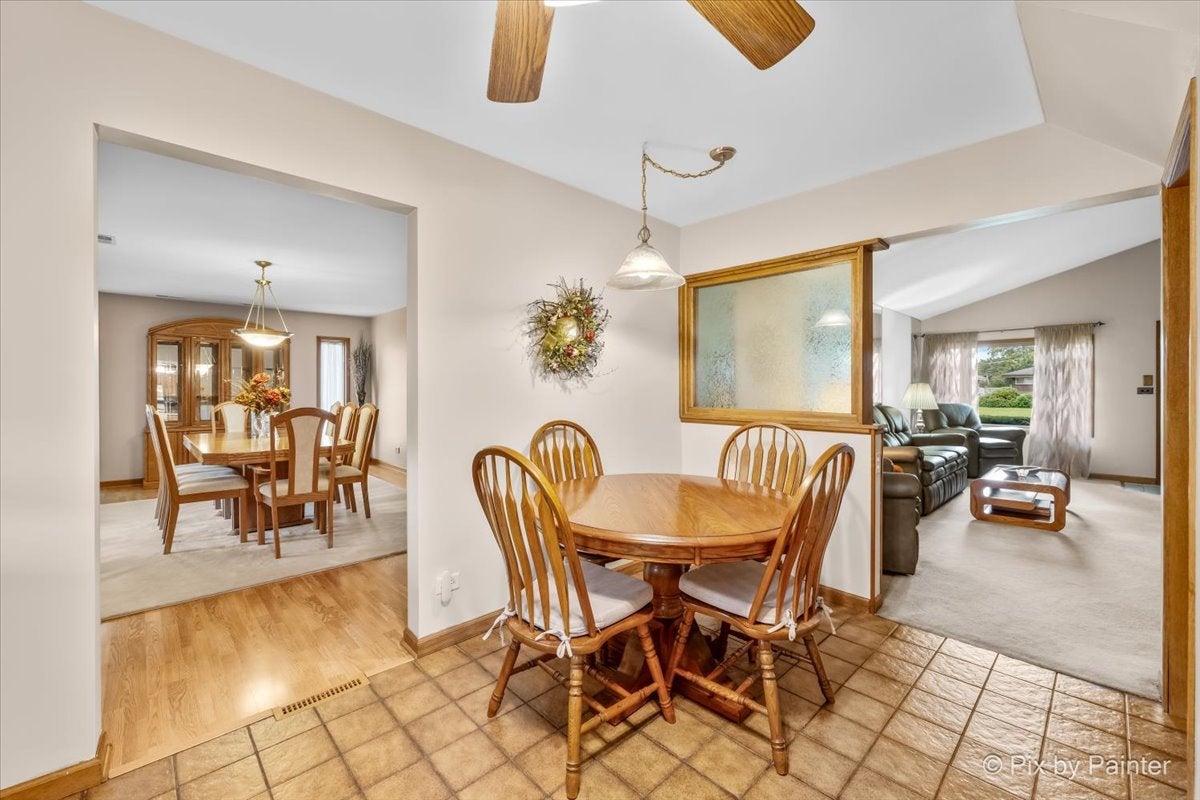 24 W Devon Avenue