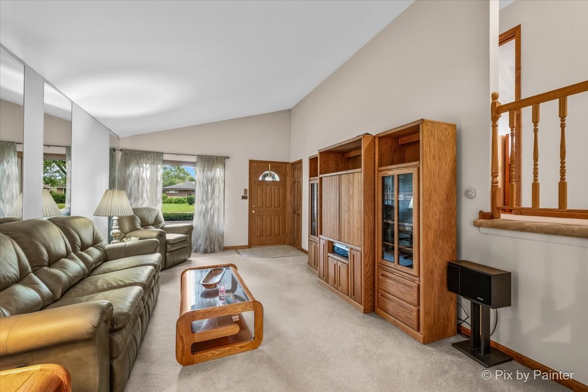 24 W Devon Avenue