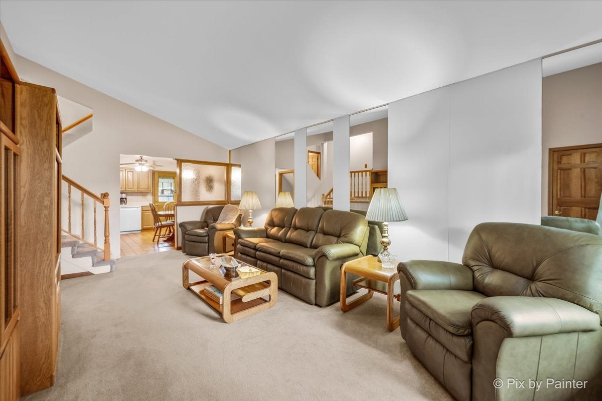 24 W Devon Avenue