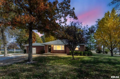 Photo of 503 AIRPORT Road, Centralia, IL 62801 (MLS # EB460423)