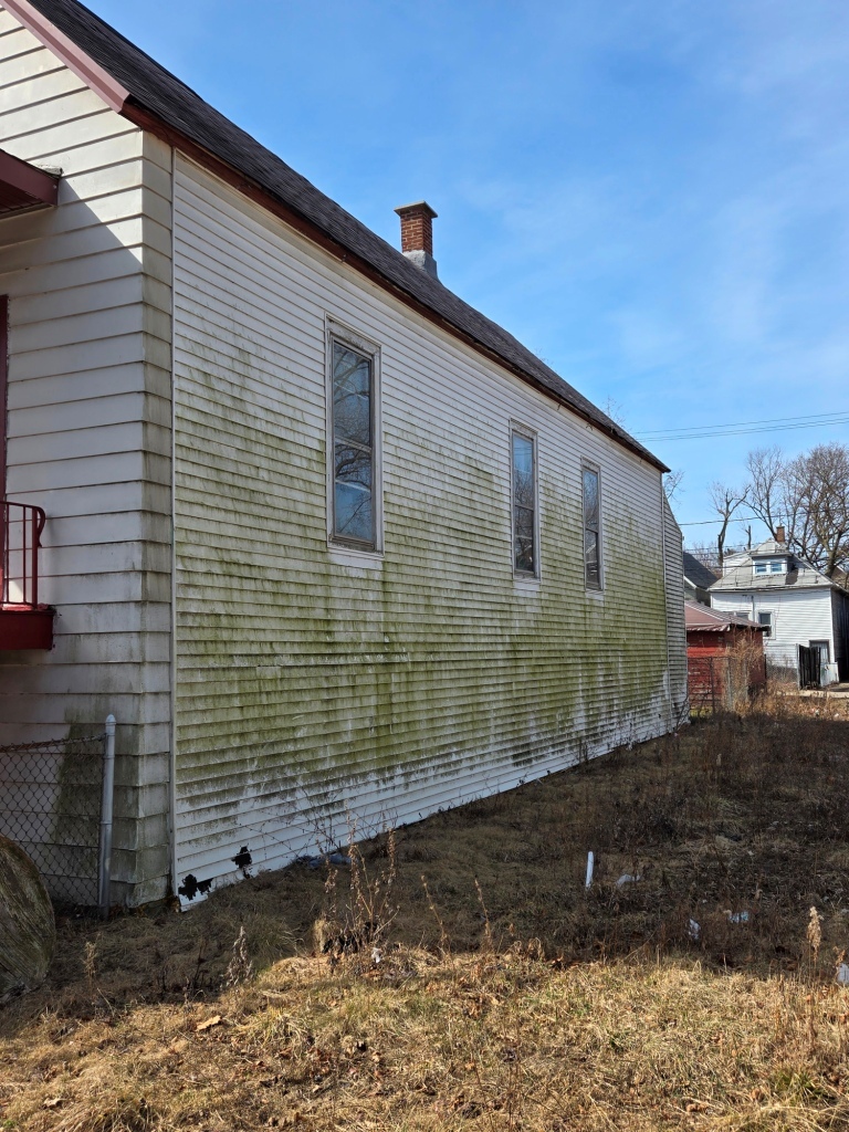 8122 S Escanaba Avenue