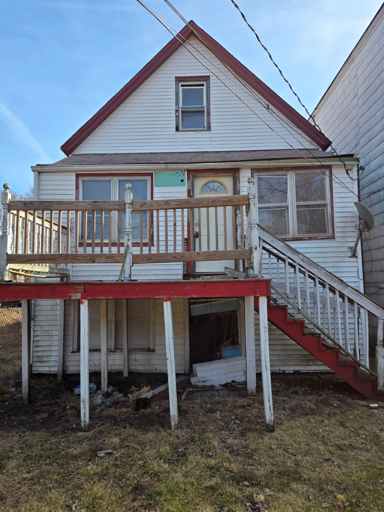 8122 S Escanaba Avenue