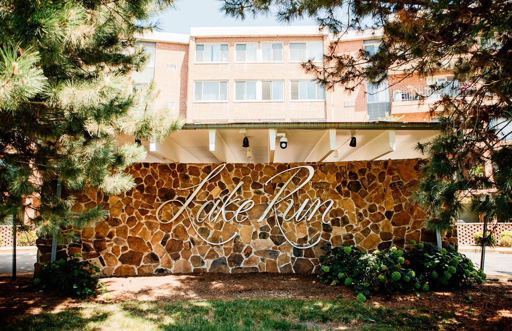 16 E Old Willow Road 206-S