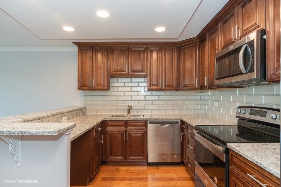 16 E Old Willow Road 206-S