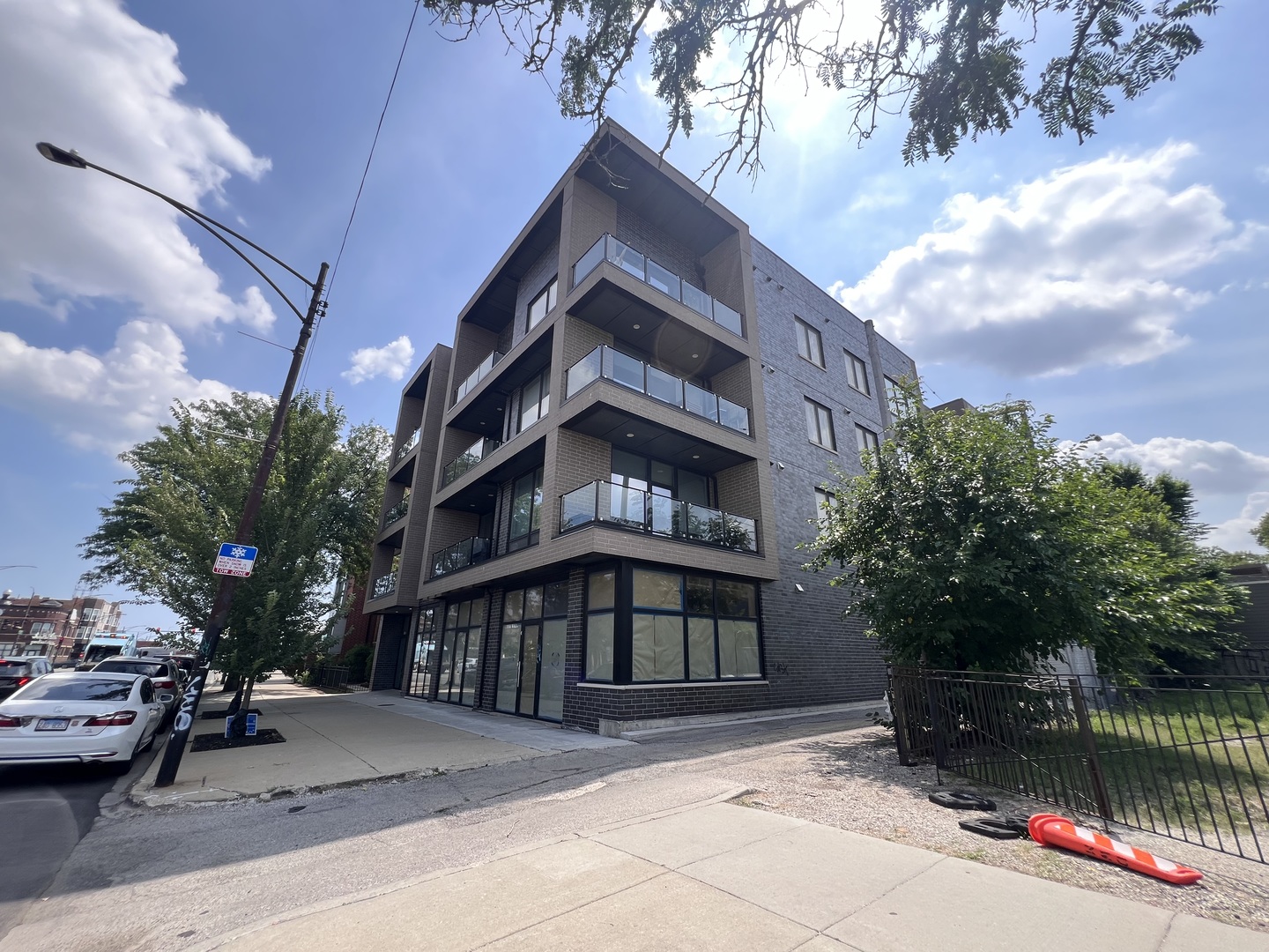 2423 W Fullerton Avenue 4G