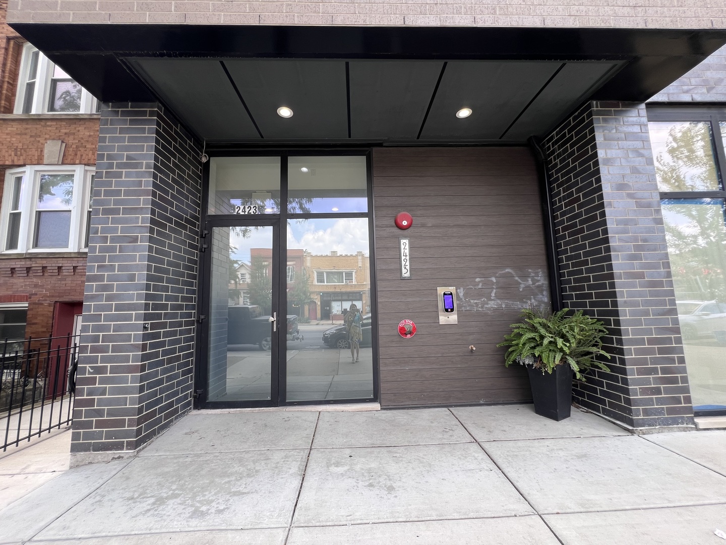 2423 W Fullerton Avenue 4G