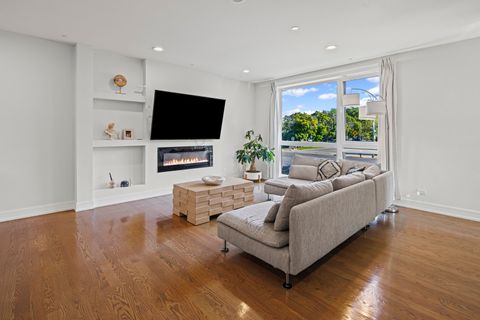 Tiny photo for 5914 N Lincoln Avenue #1E, Chicago, IL 60659 (MLS # 12500821)