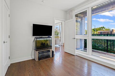 Tiny photo for 5914 N Lincoln Avenue #1E, Chicago, IL 60659 (MLS # 12500821)