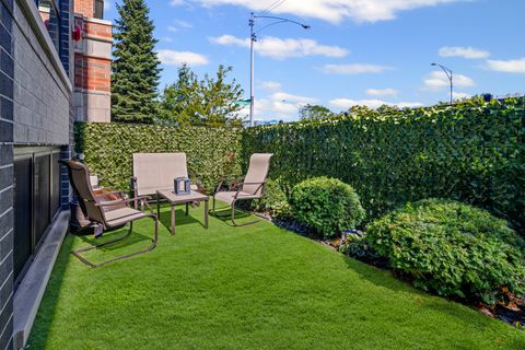 Tiny photo for 5914 N Lincoln Avenue #1E, Chicago, IL 60659 (MLS # 12500821)