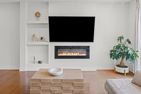 Tiny photo for 5914 N Lincoln Avenue #1E, Chicago, IL 60659 (MLS # 12500821)