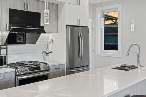 Tiny photo for 5914 N Lincoln Avenue #1E, Chicago, IL 60659 (MLS # 12500821)