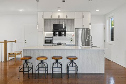 Tiny photo for 5914 N Lincoln Avenue #1E, Chicago, IL 60659 (MLS # 12500821)