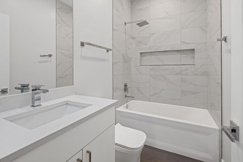 Tiny photo for 5914 N Lincoln Avenue #1E, Chicago, IL 60659 (MLS # 12500821)