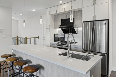 Tiny photo for 5914 N Lincoln Avenue #1E, Chicago, IL 60659 (MLS # 12500821)