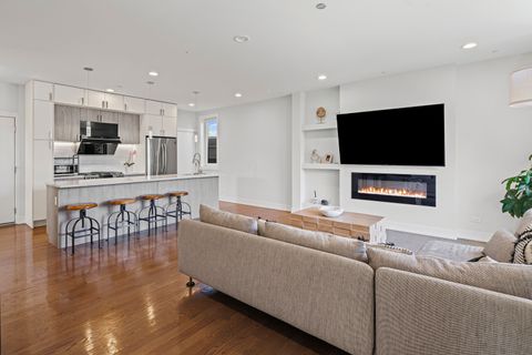 Tiny photo for 5914 N Lincoln Avenue #1E, Chicago, IL 60659 (MLS # 12500821)