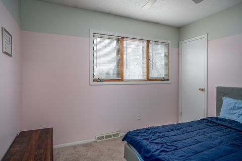 Tiny photo for 4318 18th Street, Bettendorf, IA 52722 (MLS # 12577771)