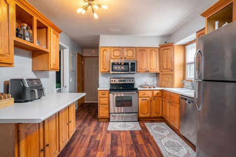 Tiny photo for 4318 18th Street, Bettendorf, IA 52722 (MLS # 12577771)