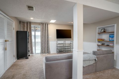 Tiny photo for 4318 18th Street, Bettendorf, IA 52722 (MLS # 12577771)