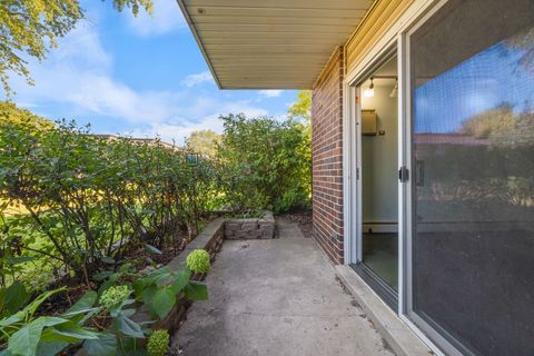 Tiny photo for 972 Thornton Lane #102, Buffalo Grove, IL 60089 (MLS # 12484813)