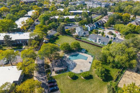 Tiny photo for 972 Thornton Lane #102, Buffalo Grove, IL 60089 (MLS # 12484813)