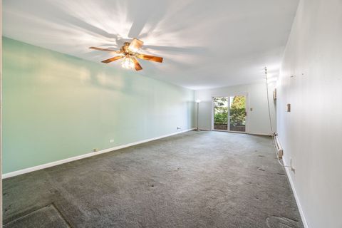 Tiny photo for 972 Thornton Lane #102, Buffalo Grove, IL 60089 (MLS # 12484813)