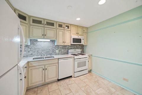 Tiny photo for 972 Thornton Lane #102, Buffalo Grove, IL 60089 (MLS # 12484813)