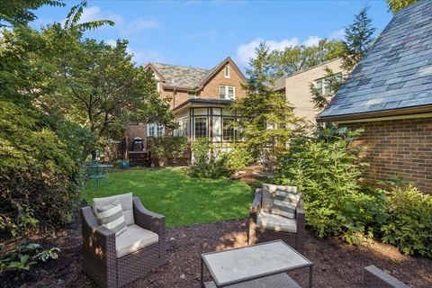 Tiny photo for 1116 N Elmwood Avenue, Oak Park, IL 60302 (MLS # 12468178)