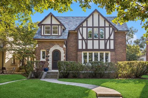 Photo of 1116 N Elmwood Avenue, Oak Park, IL 60302 (MLS # 12468178)