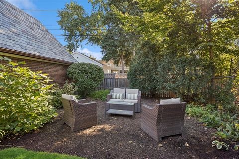 Tiny photo for 1116 N Elmwood Avenue, Oak Park, IL 60302 (MLS # 12468178)