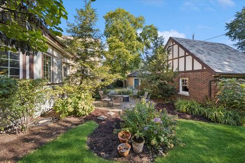 Tiny photo for 1116 N Elmwood Avenue, Oak Park, IL 60302 (MLS # 12468178)
