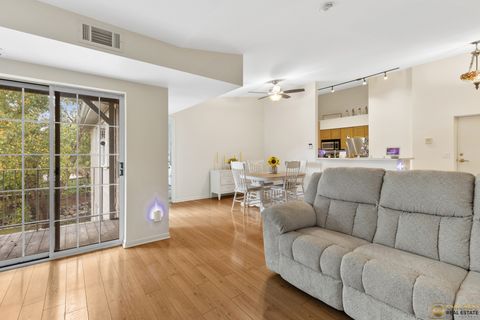 Tiny photo for 784 N Gary Avenue #212, Carol Stream, IL 60188 (MLS # 12491387)