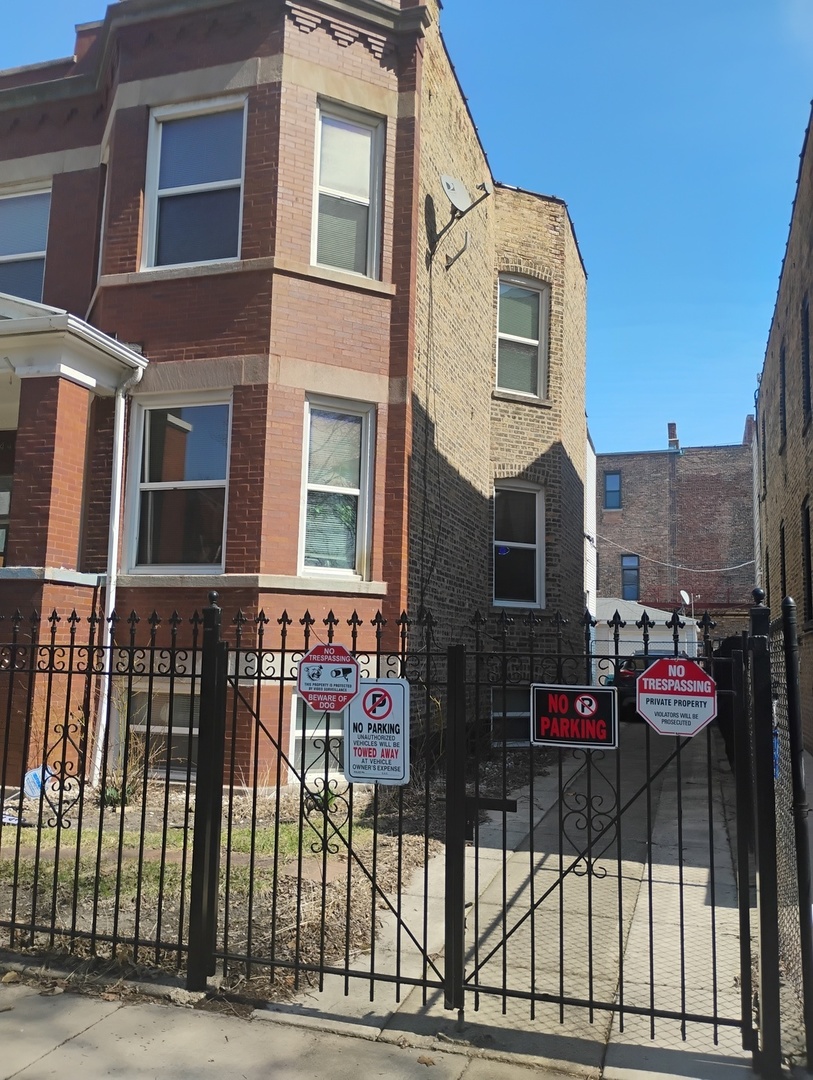 2441 N Hamlin Avenue