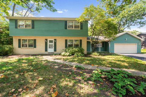 Tiny photo for 133 Mayflower Drive, Batavia, IL 60510 (MLS # 12434530)