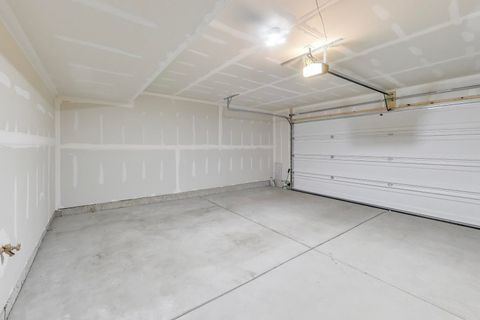 Tiny photo for 1406 Neubauer Circle #1904, Lindenhurst, IL 60046 (MLS # 12574324)