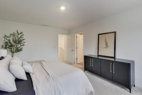 Tiny photo for 1406 Neubauer Circle #1904, Lindenhurst, IL 60046 (MLS # 12574324)