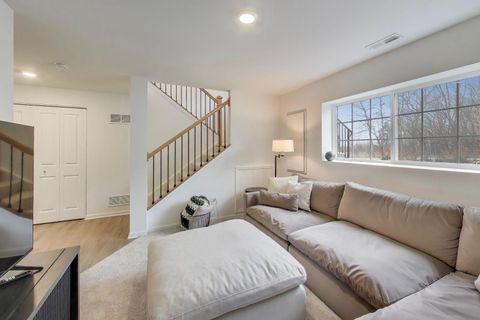 Tiny photo for 1406 Neubauer Circle #1904, Lindenhurst, IL 60046 (MLS # 12574324)