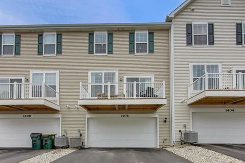 Tiny photo for 1406 Neubauer Circle #1904, Lindenhurst, IL 60046 (MLS # 12574324)