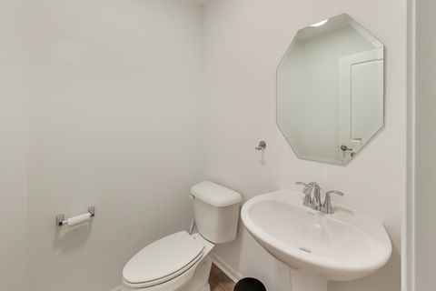 Tiny photo for 1406 Neubauer Circle #1904, Lindenhurst, IL 60046 (MLS # 12574324)