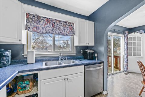 Tiny photo for 423 E Payson Street, Pontiac, IL 61764 (MLS # 12574896)