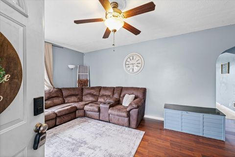 Tiny photo for 423 E Payson Street, Pontiac, IL 61764 (MLS # 12574896)