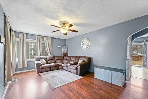 Tiny photo for 423 E Payson Street, Pontiac, IL 61764 (MLS # 12574896)