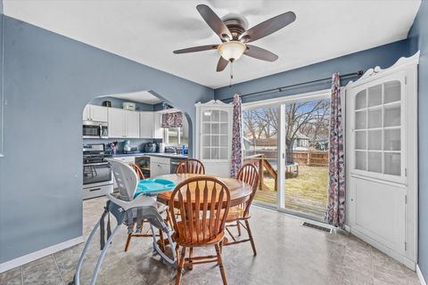 Tiny photo for 423 E Payson Street, Pontiac, IL 61764 (MLS # 12574896)