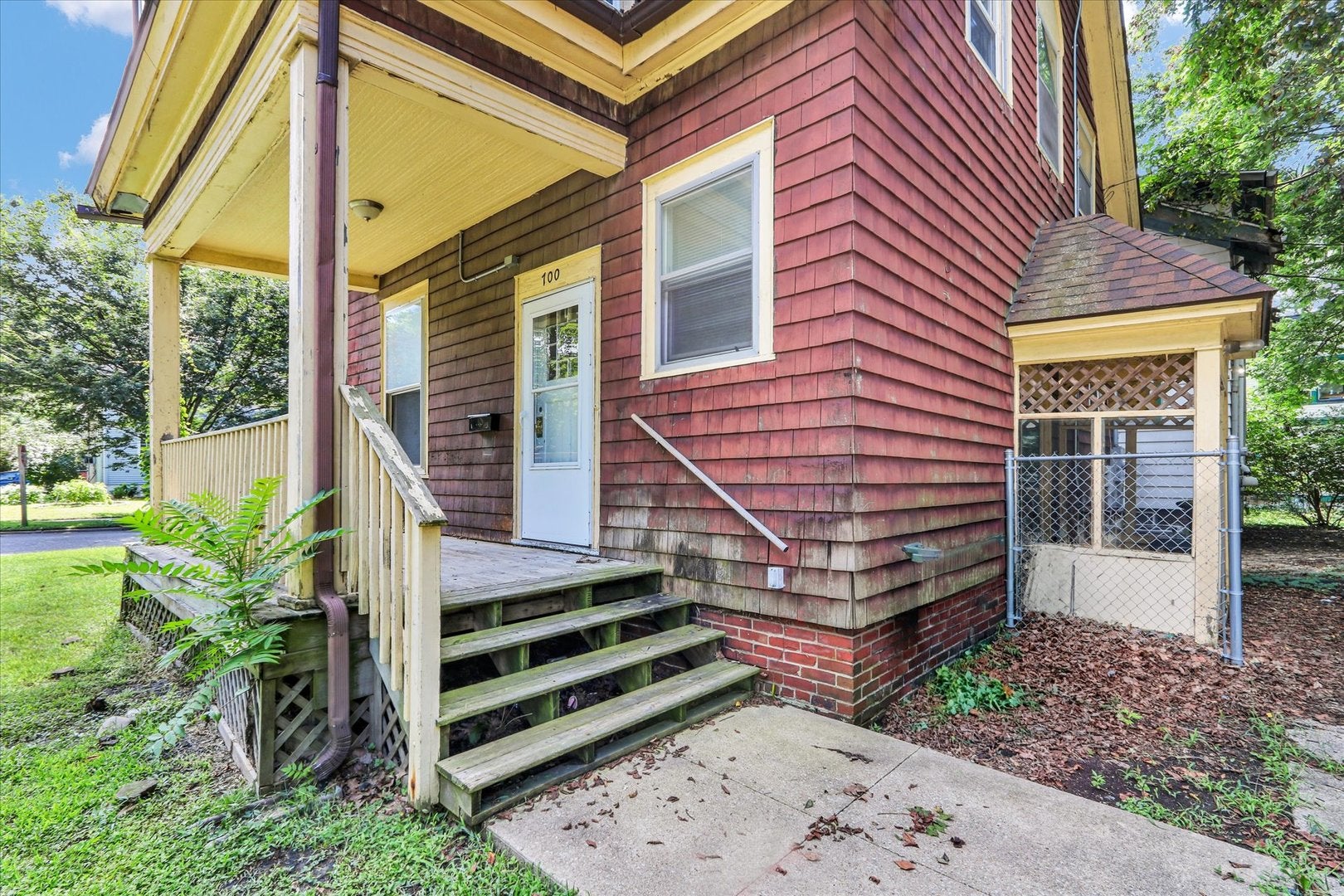700 W Oregon Street