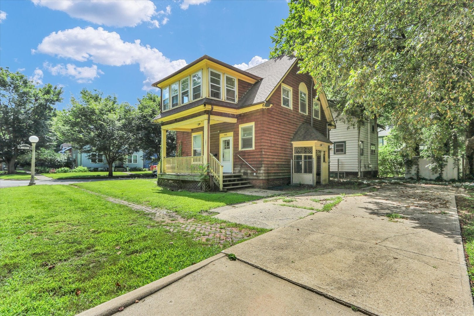 700 W Oregon Street