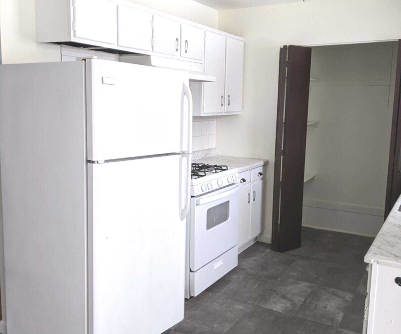 423 Grand Boulevard E 423