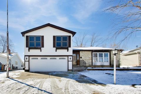 Photo of 285 Loveland Drive, Glendale Heights, IL 60139 (MLS # 12585094)