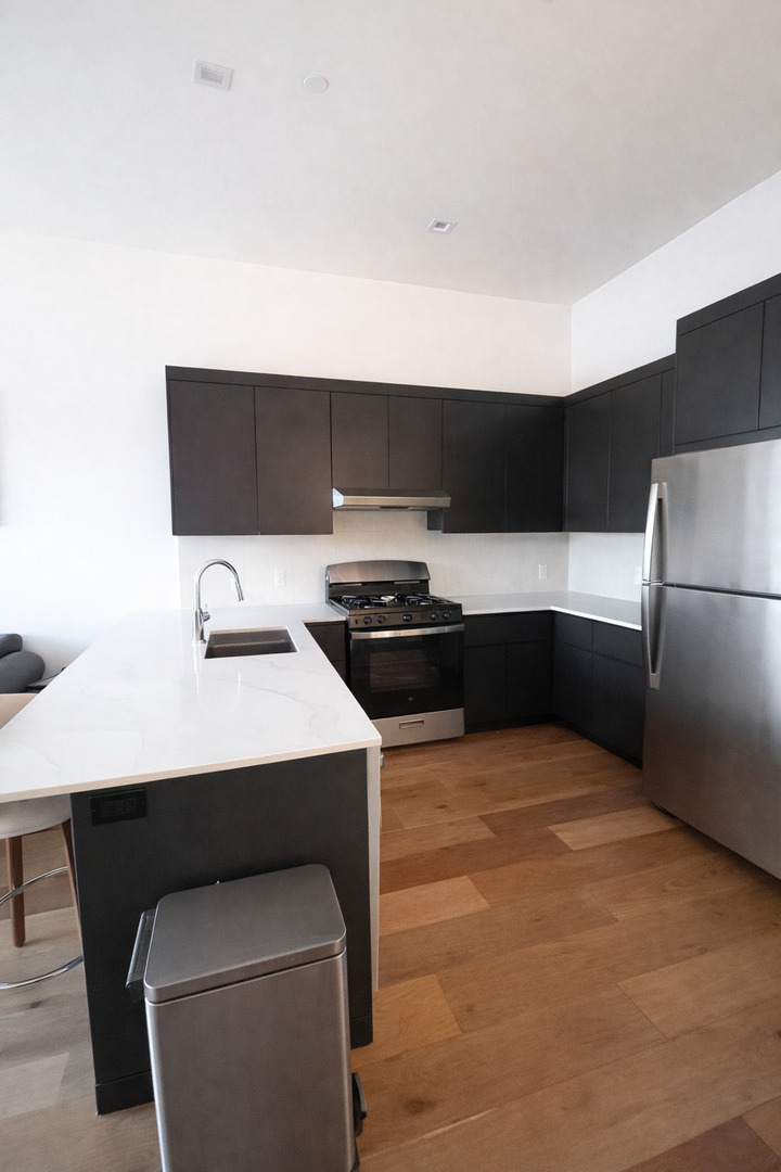 4513 N CLARK Street 307